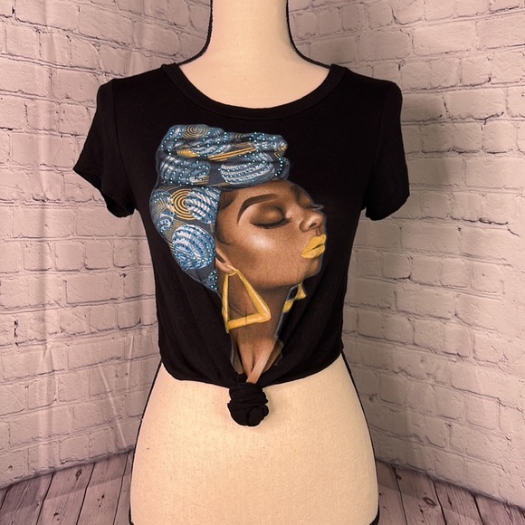 M & M Black crop top with ability to Front tie and Beautiful print - Picture 7 of 9